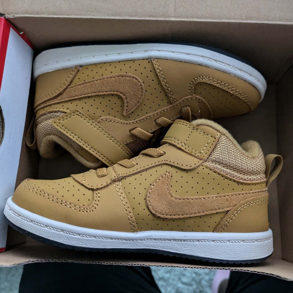 Nike Court Borough MID size 9C